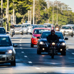 O Uso de Farol Aceso nas Rodovias: Segurança e Conscientização